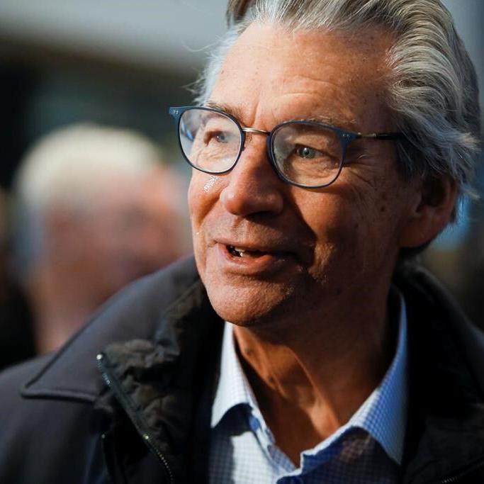 Former Manitoba premier Gary Doer attends NDP event to support Wab Kinew